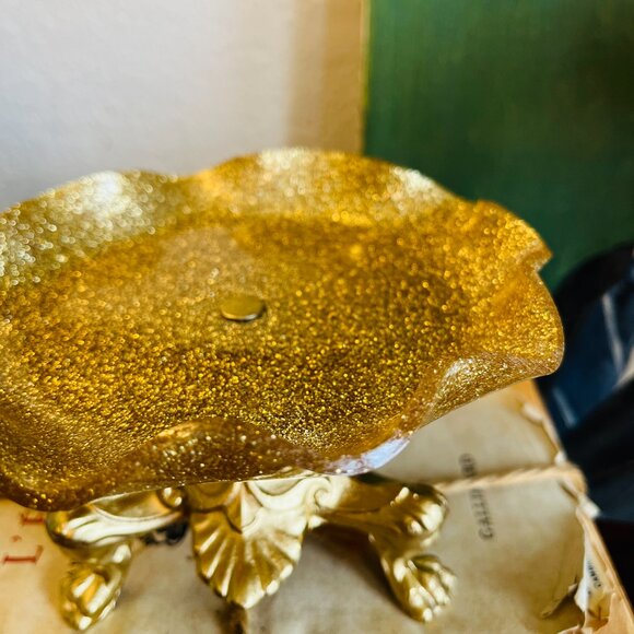 ❌SOLD❌Gold sparkly Lucite pedestal dish with lion's - Picture 6 of 11